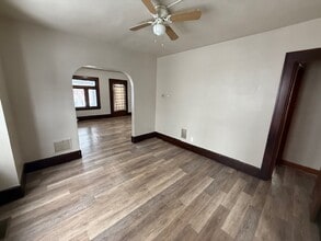 3905 Brooklyn Ave, Unit 1 in Cleveland, OH - Foto de edificio - Building Photo