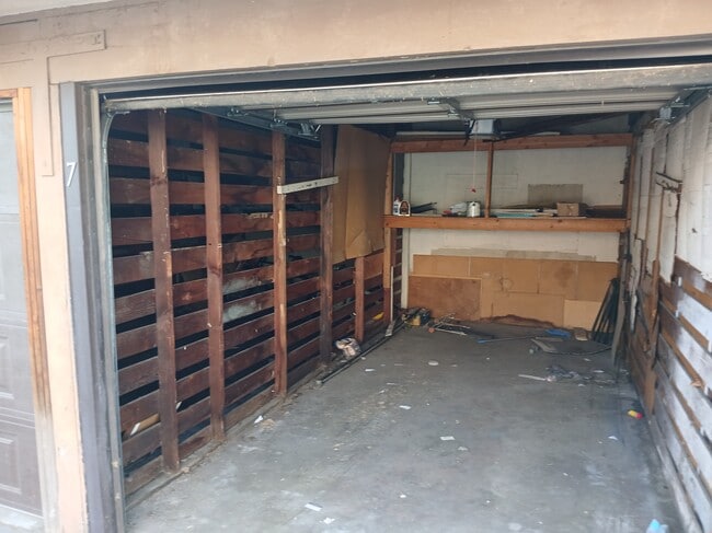 3316 1/2 W 77th St, Unit 3316 in Los Angeles, CA - Building Photo - Building Photo