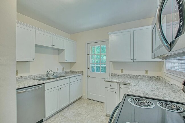 37 Lyttleton Ave in Charleston, SC - Building Photo - Building Photo