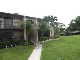 502 Shady Pine Way, Unit D2 in Greenacres, FL - Building Photo