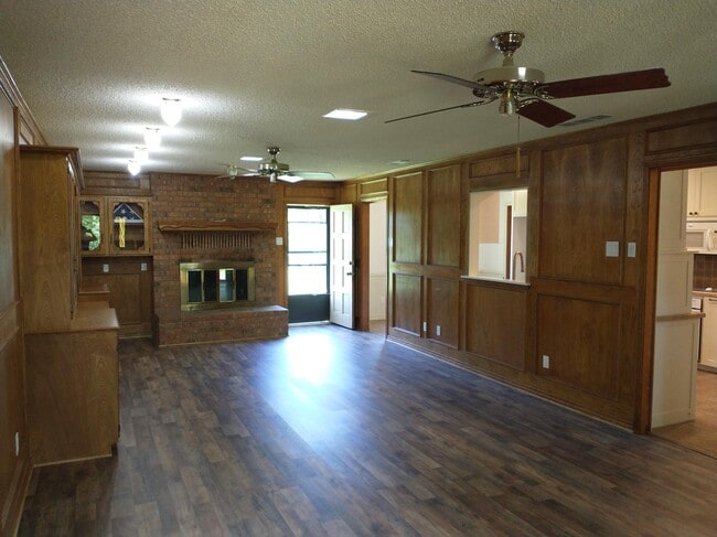 property at 606 Hillcrest Cir