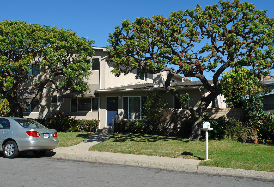 2100 Haven Pl in Newport Beach, CA - Foto de edificio