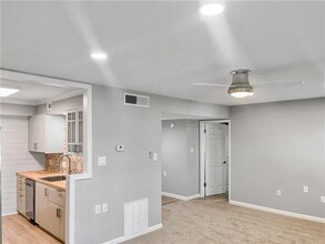 475 Mount Vernon Hwy NE in Sandy Springs, GA - Building Photo - Building Photo