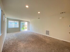 7820 Barnsley Way in Elk Grove, CA - Building Photo - Building Photo