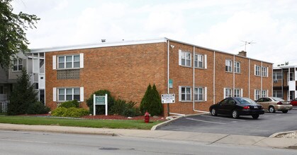 The Point at Euclid Apartments in Arlington Heights, IL - Building Photo - Building Photo