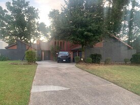 20035 Pinehurst Pl Dr in Humble, TX - Building Photo