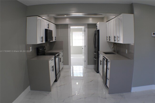 515 S 61st Ter in Hollywood, FL - Foto de edificio - Building Photo