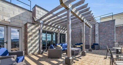 17 Broad in Chattanooga, TN - Foto de edificio - Building Photo