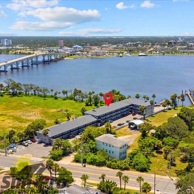 property at 900 S Peninsula Dr