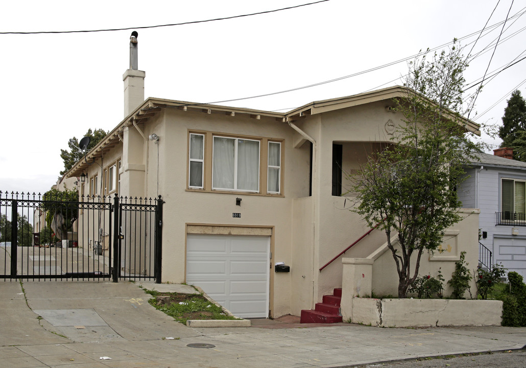 6919-6933 Lacey Ave in Oakland, CA - Building Photo