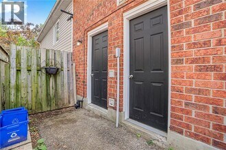 3 Wisteria Ct in Kitchener, ON - Building Photo - Building Photo