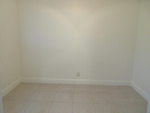1415 N J St, Unit 6 in Lake Worth Beach, FL - Building Photo - Building Photo