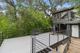 1501 Rockdale Cir in Austin, TX - Building Photo - Building Photo