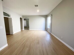 10704 Warrior Ct in Las Vegas, NV - Building Photo - Building Photo