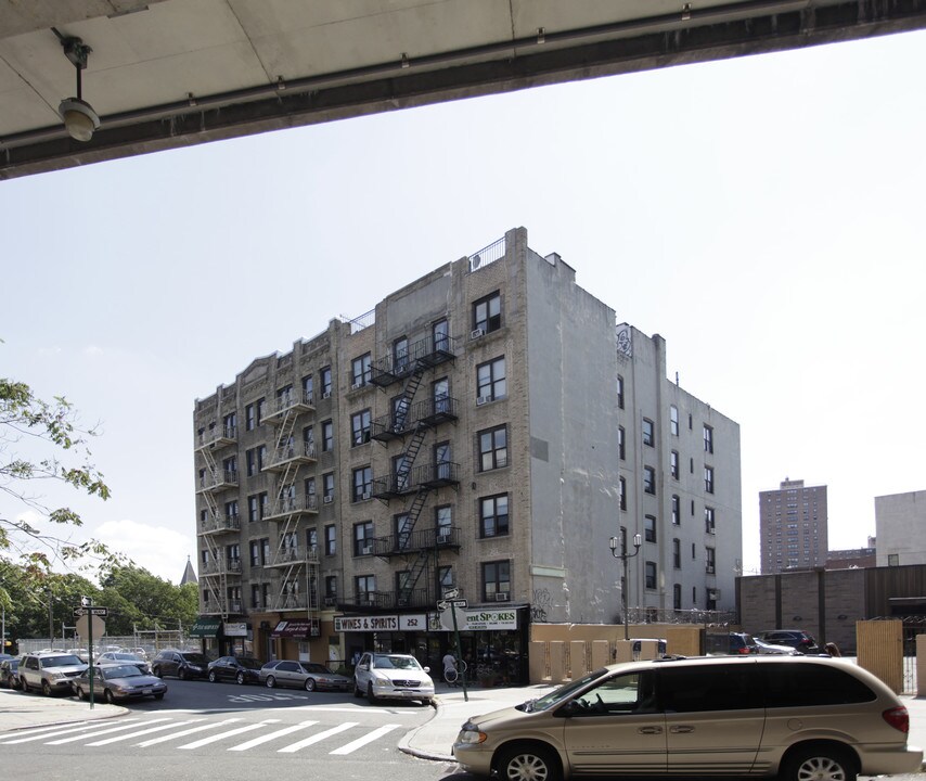 252 S 4th St in Brooklyn, NY - Building Photo