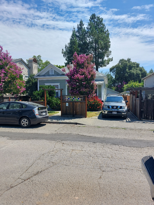 24 S University St in Healdsburg, CA - Building Photo