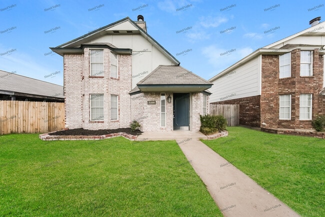 property at 2108 Lakecrest Dr