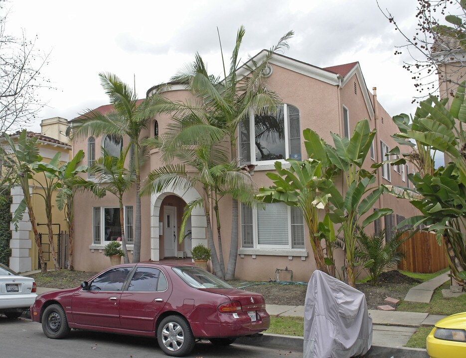 417 N Orange Grove Ave in Los Angeles, CA - Building Photo