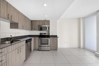910 West Ave, Unit 326 in Miami Beach, FL - Building Photo - Building Photo