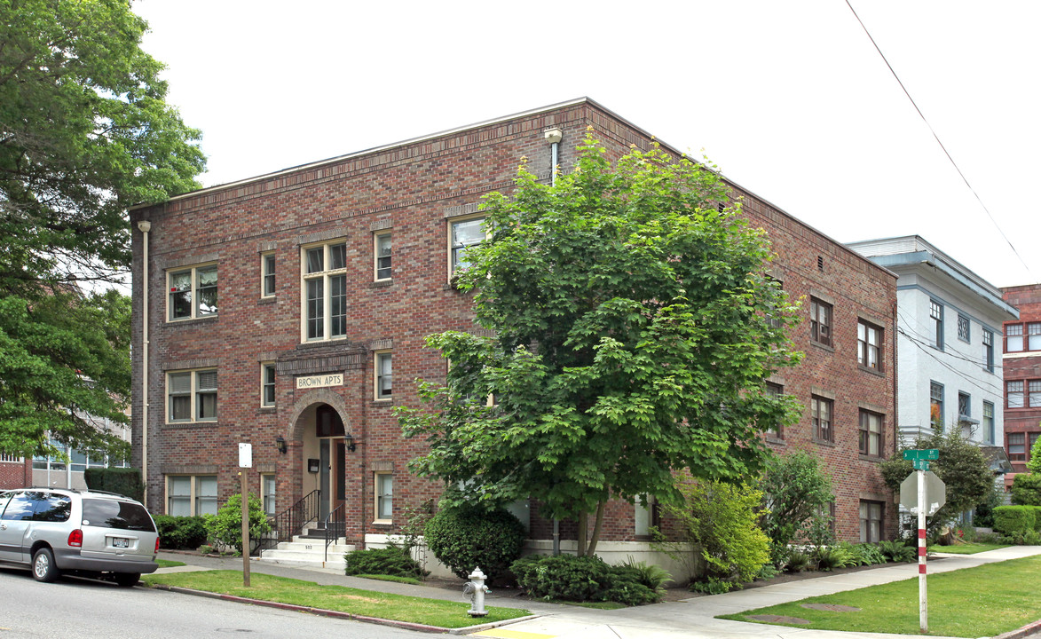 Brown Apartments in Tacoma, WA - Building Photo