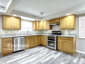 116 Saunders Station Rd in Trafford, PA - Building Photo - Building Photo