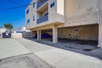 6113 8th Ave in Los Angeles, CA - Foto de edificio - Building Photo