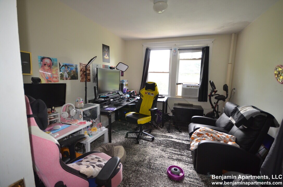 1642 Commonwealth Ave, Unit 14 in Boston, MA - Building Photo