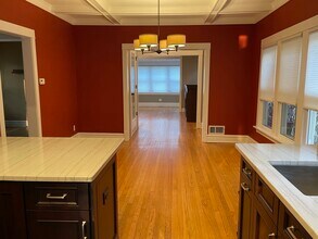 831 Hayes Ave in Oak Park, IL - Building Photo - Building Photo