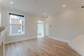 100 Charlton Ave W in Hamilton, ON - Building Photo - Building Photo