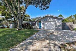 11312 116th St in Largo, FL - Building Photo