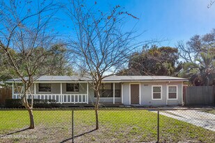 2233 Bourget Dr in Jacksonville, FL - Building Photo