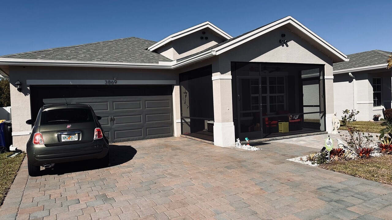 3869 SE Lee St in Stuart, FL - Building Photo