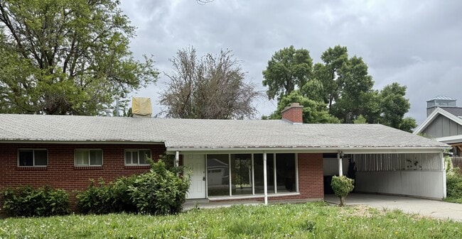 1691 Meadowmoor Rd in Holladay, UT - Building Photo - Building Photo