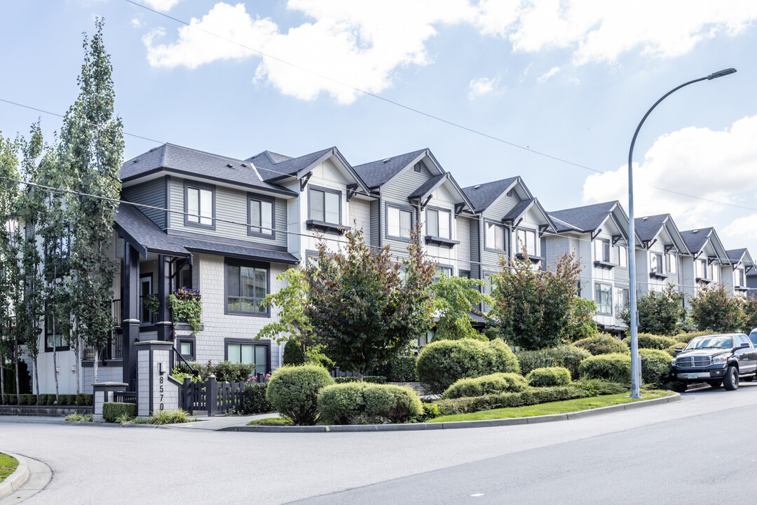 Woodland Park Townhouses in Langley, BC - Building Photo