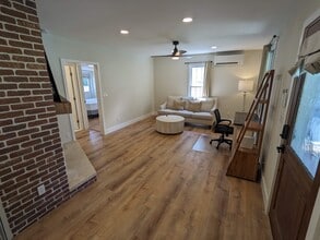 29 Woodrow Ave, Unit 1 in Asheville, NC - Foto de edificio - Building Photo