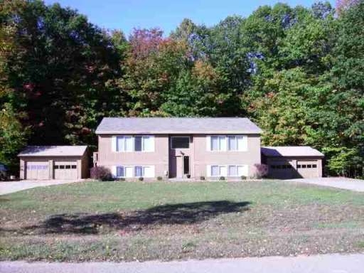 Manhattan Estate in Traverse City, MI - Building Photo