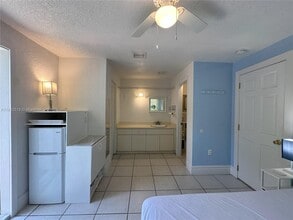 85 NW 126th St in North Miami, FL - Foto de edificio - Building Photo