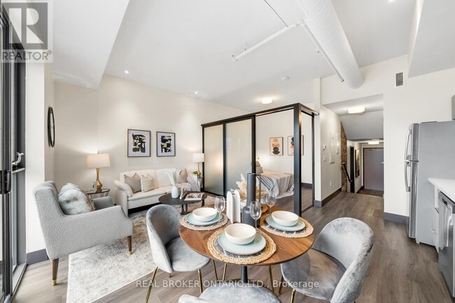 property at 206-121 KING ST St