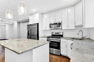 313 S Newkirk St in Baltimore, MD - Building Photo - Building Photo