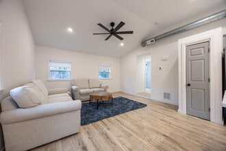 601 Collettes Grove Rd in Derry, NH - Building Photo - Building Photo