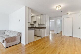122 Tudor St, Unit C in Boston, MA - Building Photo - Building Photo
