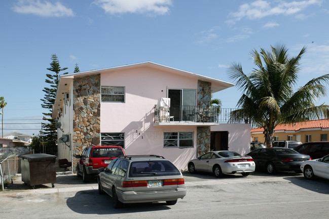 151 W 11th St in Hialeah, FL - Building Photo - Building Photo