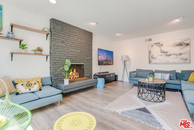 5343 Tendilla Ave in Los Angeles, CA - Building Photo - Building Photo