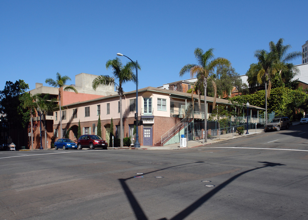 Las Lomitas Apartments in San Diego, CA - Foto de edificio