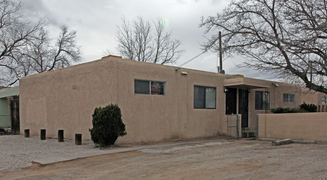 331-339 Pennsylvania St SE in Albuquerque, NM - Building Photo - Building Photo