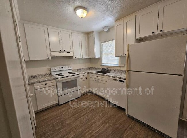 220 Piney Mountain Rd in Greenville, SC - Building Photo - Building Photo