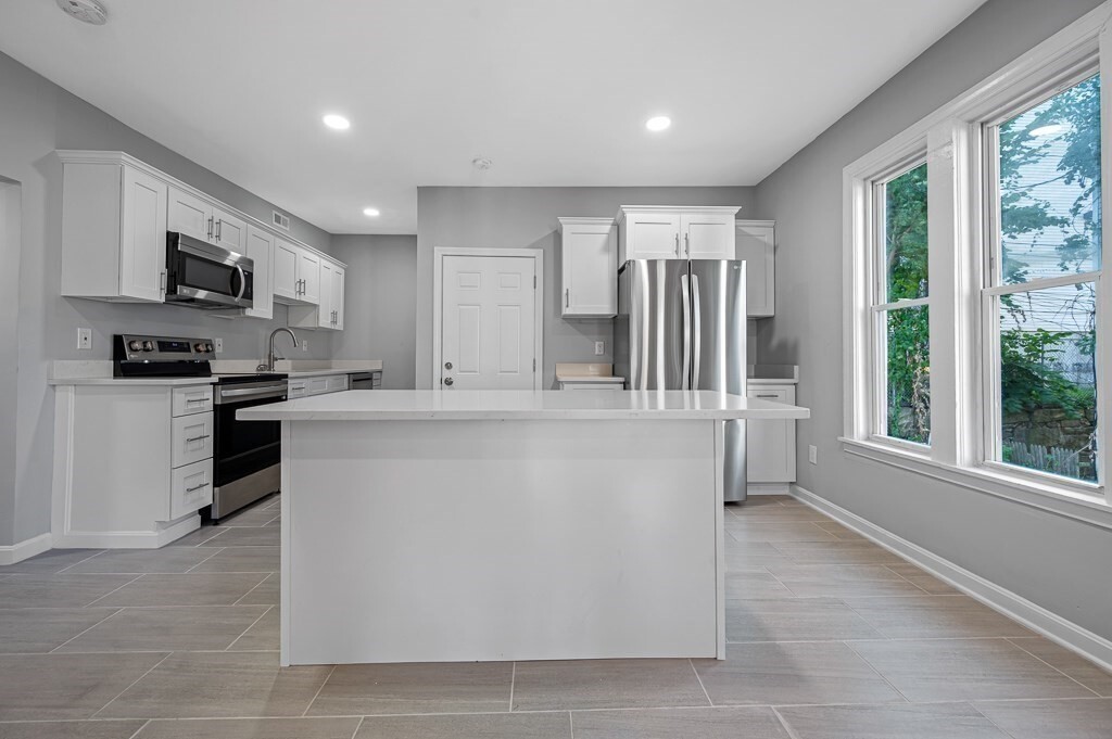 155 Eastern Ave in Worcester, MA - Building Photo