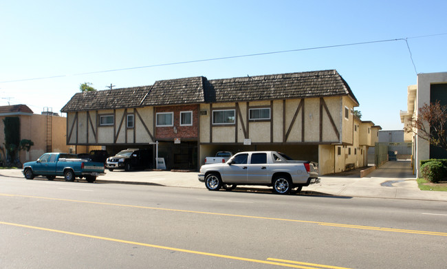 16214 Vanowen St in Van Nuys, CA - Building Photo - Building Photo