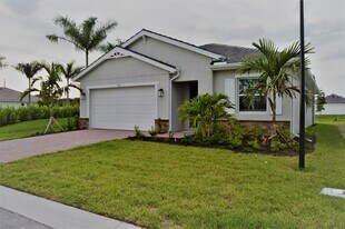 636 IBIZA Loop in Venice, FL - Building Photo