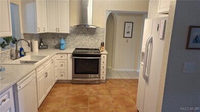 9664 W Plantation Ln in Crystal River, FL - Building Photo - Building Photo